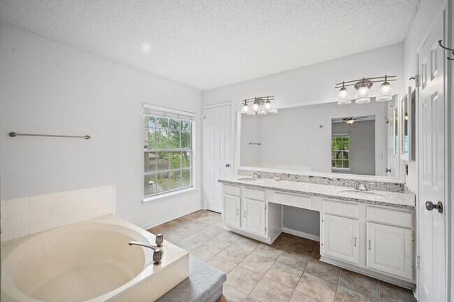 Building Photo - 3018 Granite Lake Dr