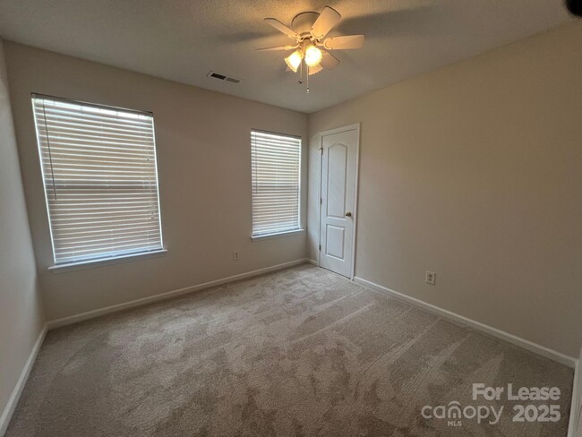 Building Photo - 176 English Hills Dr