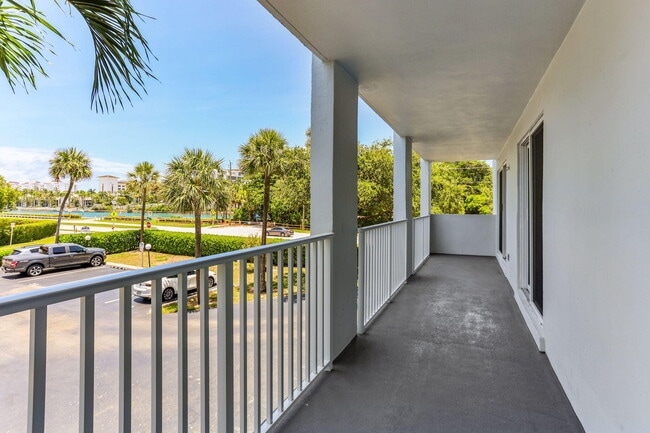 Building Photo - 950 Ponce De Leon Rd