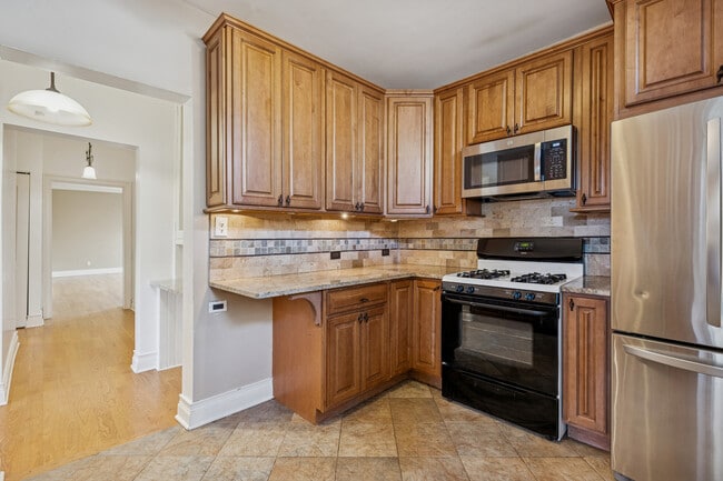 Building Photo - 2315 N Commonwealth Ave