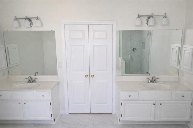 Building Photo - 1209 Wildcliff Cir