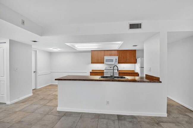 Building Photo - 2255 Lindell Blvd