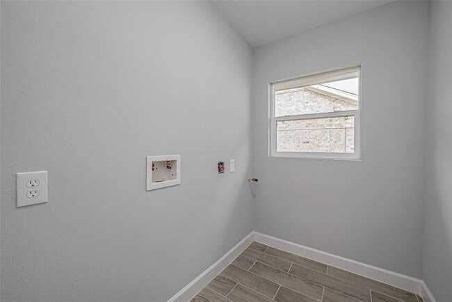 Building Photo - 300 Lane Dr