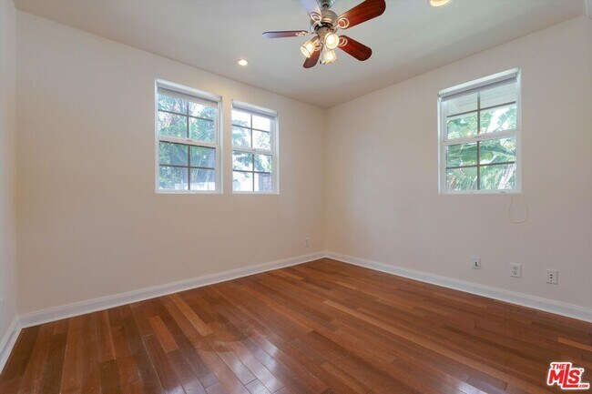 Building Photo - 22750 Clarendon St