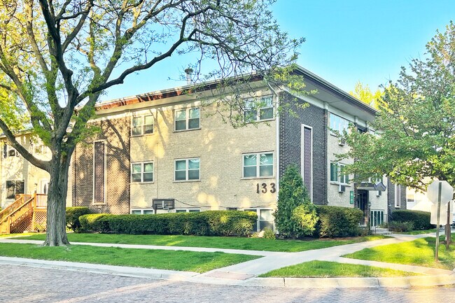 Building Photo - 133 Rockford Ave.