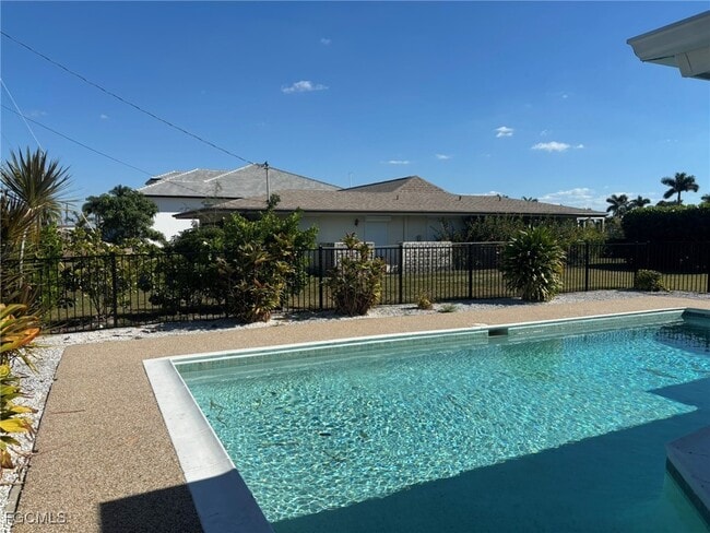 Building Photo - 5917 SW 1st Ct