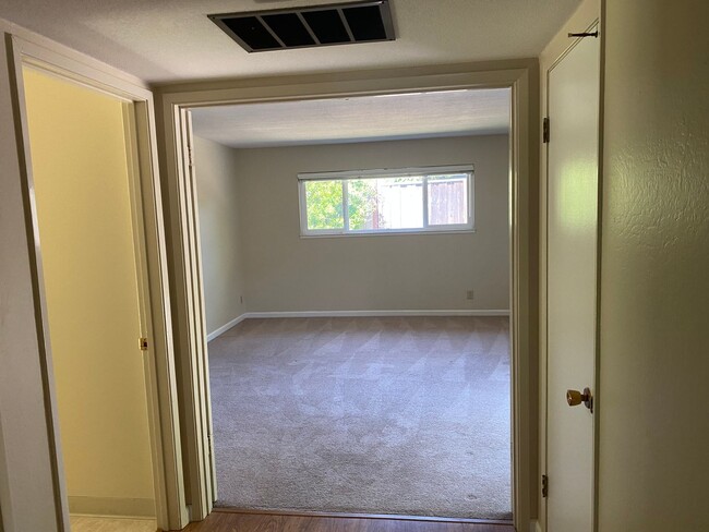 Building Photo - Quiet Sunnyvale Home