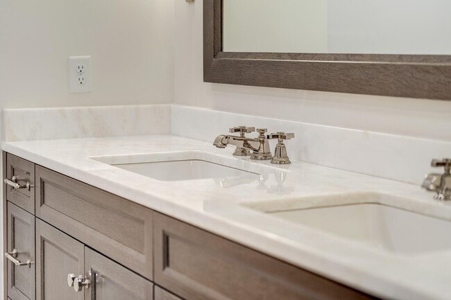 Building Photo - 6900 Fleetwood Rd