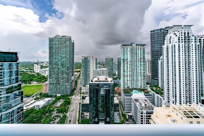 Building Photo - 1200 Brickell Bay Dr