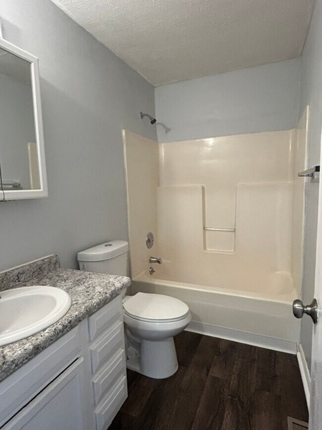 Building Photo - 819-823 Riverview Terrace