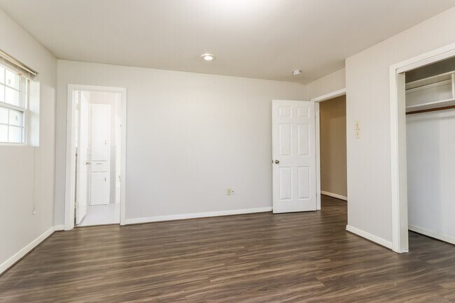 Building Photo - 608 Hilliard St