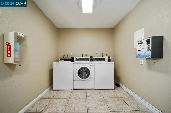 Building Photo - 66 Fairmount Ave