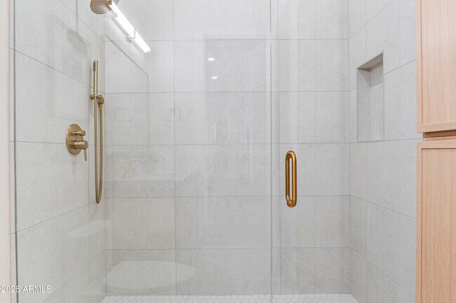 Building Photo - 5540 E Dahlia Dr