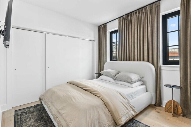 Building Photo - 346 Peters St SW