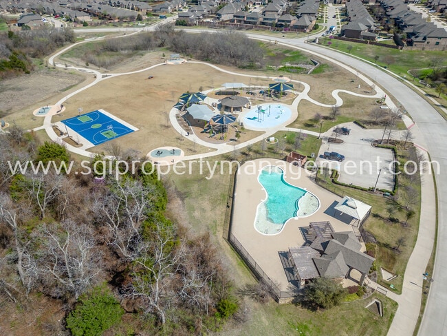 Building Photo - 10928 Brownwood Pl