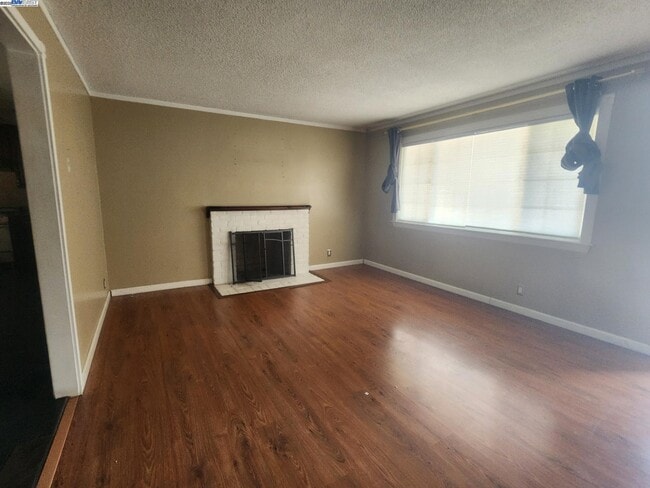 Building Photo - 7482 Larkdale Ave