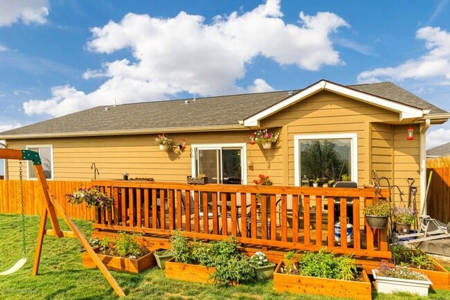 Building Photo - For Rent – 3 Bedroom Home in Silt