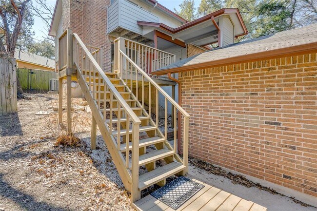 Building Photo - 1703 Waterloo Tr