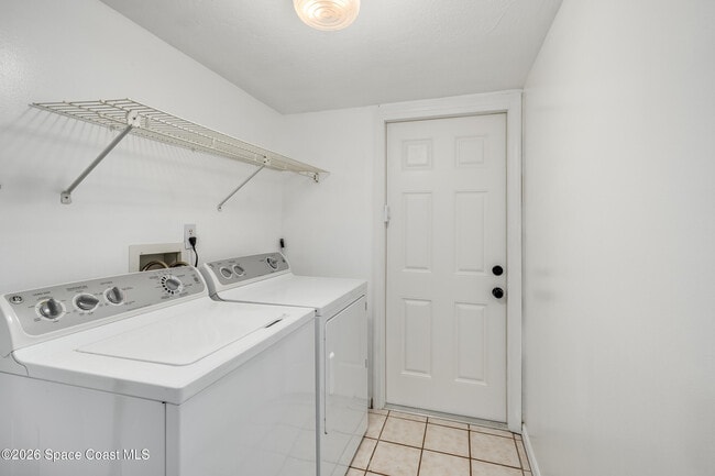 Building Photo - 105 La Costa St