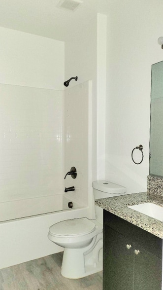 Building Photo - 1400 Star Rd