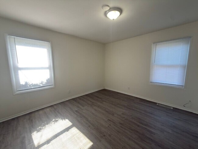 Building Photo - 1411 Scottsdale Dr
