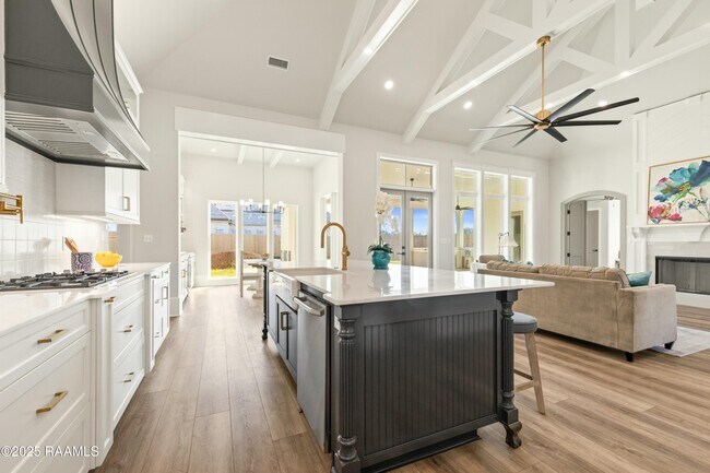 Building Photo - 109 Trailing Oaks Dr