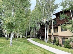 Building Photo - Top Floor Unit in Pinebrook