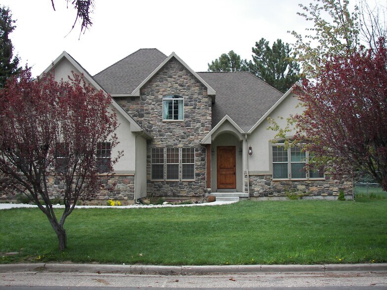 Building Photo - 1410 Canyon Dr