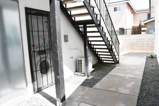 Building Photo - 994 Valencia St