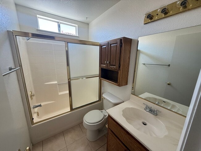 Building Photo - Silverlake's Home- 3 Bedrooms, 2 Bathrooms...