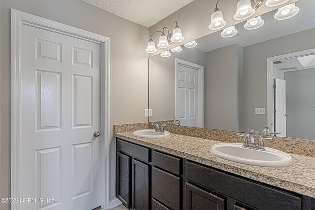 Building Photo - 3861 Aubrey Ln