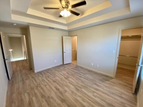 Building Photo - 1021 E la Cantera Ave