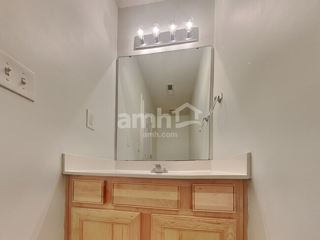 Building Photo - 4987 Harthill Ave