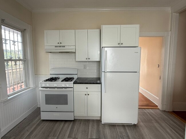 Building Photo - 93 Sydney St