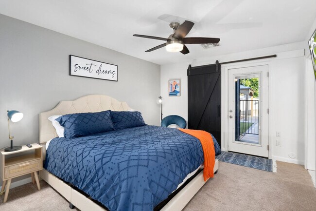 Building Photo - 3733 E Dahlia Dr