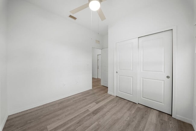 Building Photo - 26483-26483 Sandhill Blvd