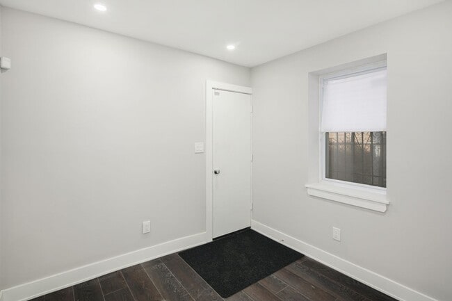 Building Photo - Modern Brewerytown Home