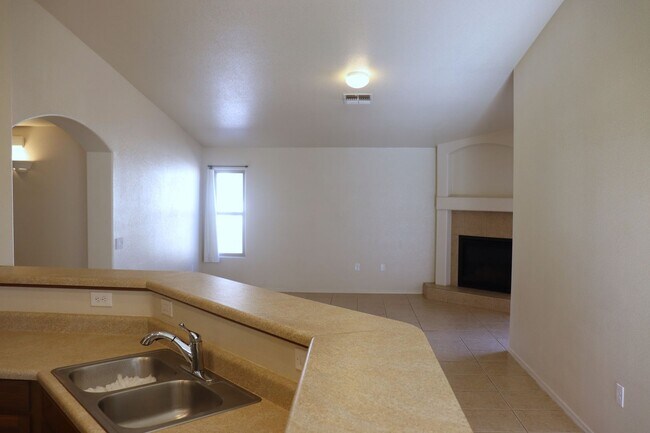 Building Photo - Home in Holiday Community Resort