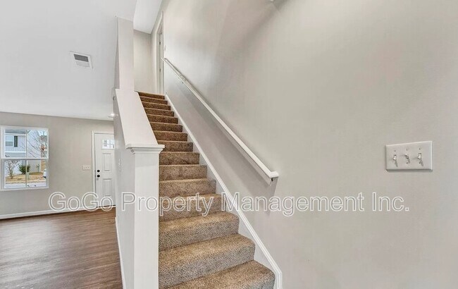 Building Photo - 8 Torrington Dr