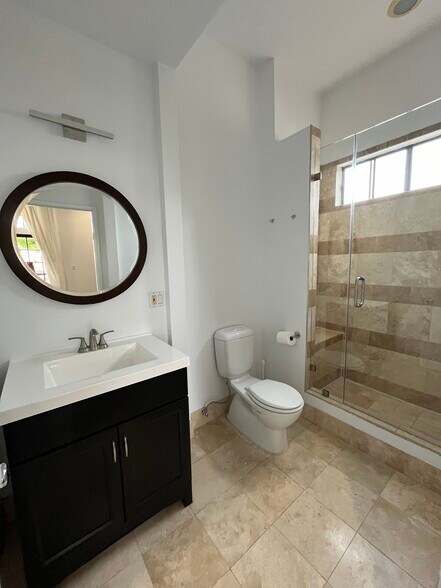 Building Photo - 860 S Lucerne Blvd