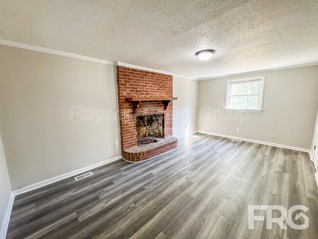 Building Photo - 610 3rd St