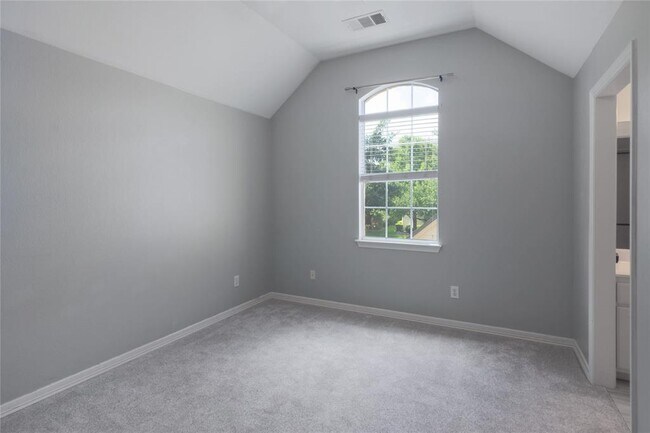 Building Photo - 2279 Fernspring Dr