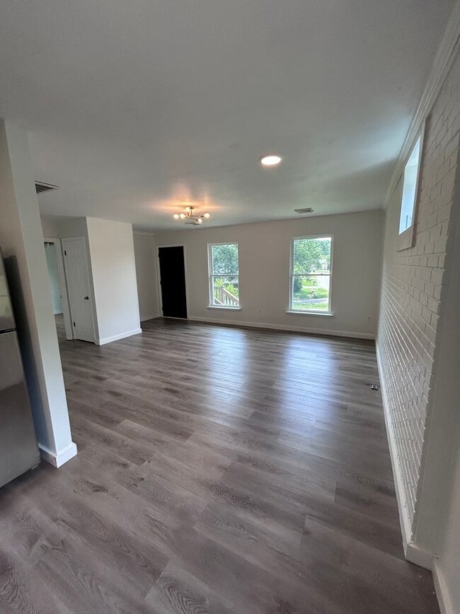 Building Photo - Available Now | North Chesterfield Gem | 2 Bed, 1 Bath