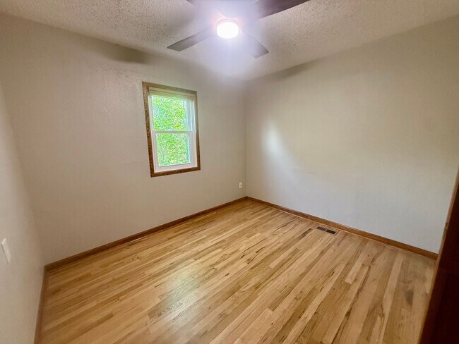 Building Photo - Spacious Remodeled Single Family Ranch Home in Golden!