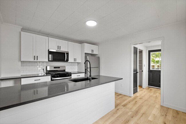 Building Photo - READY FOR MOVE IN! FULLY RENOVATED 2-BEDRO...
