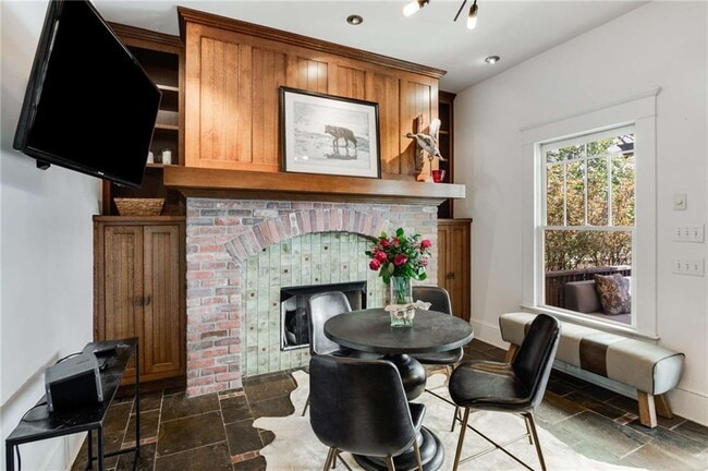 Building Photo - 349 9th St NE