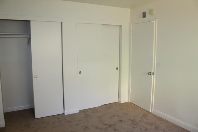 Building Photo - VIA261