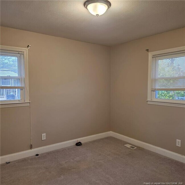 Building Photo - 1401 Greenock Ave