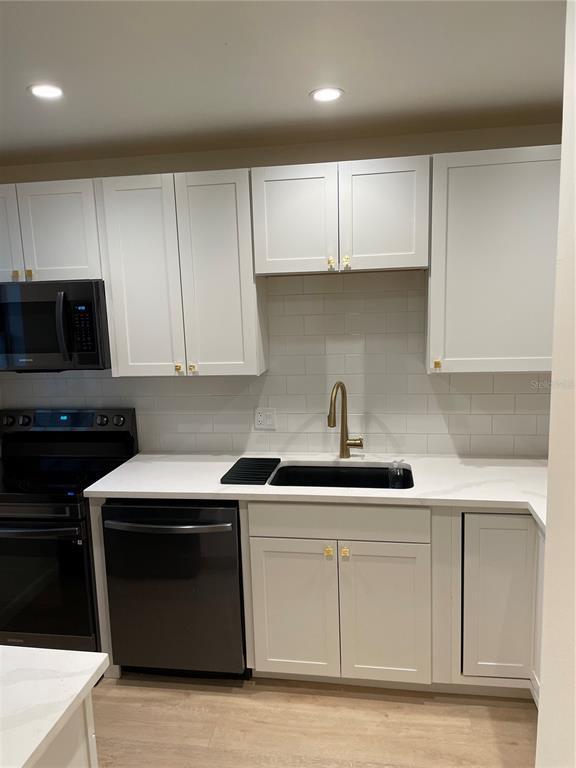 Building Photo - 4511 S Oak Dr