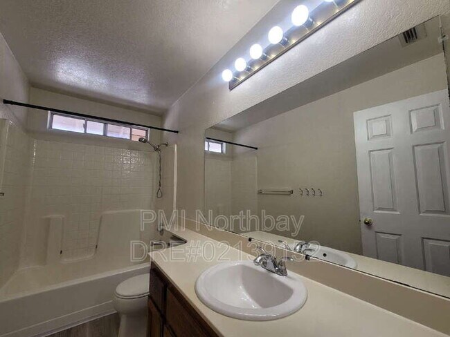 Building Photo - 937 Iron Dr